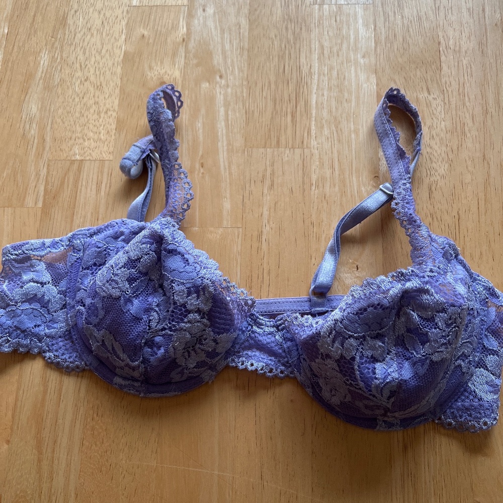 34 B Victoria's Secret bra